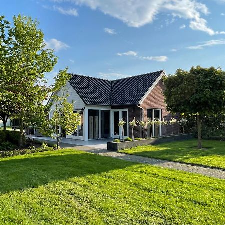 Gastenverblijf Bij De Buuren Dirksland Exteriör bild