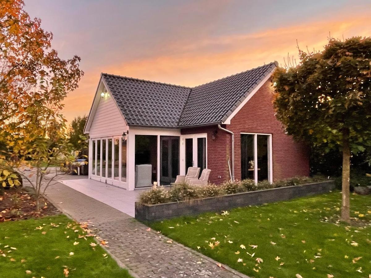 Gastenverblijf Bij De Buuren Dirksland Exteriör bild