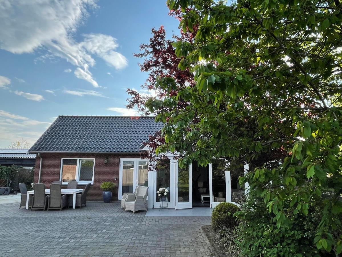 Gastenverblijf Bij De Buuren Dirksland Exteriör bild