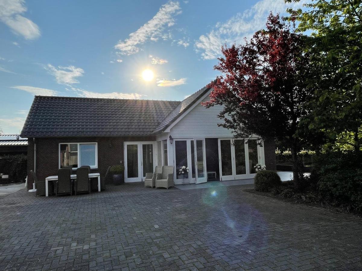 Gastenverblijf Bij De Buuren Dirksland Exteriör bild
